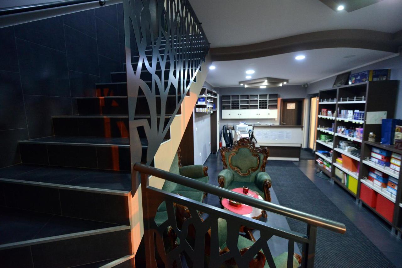 Garni Hotel Kaca クラグイェヴァツ エクステリア 写真