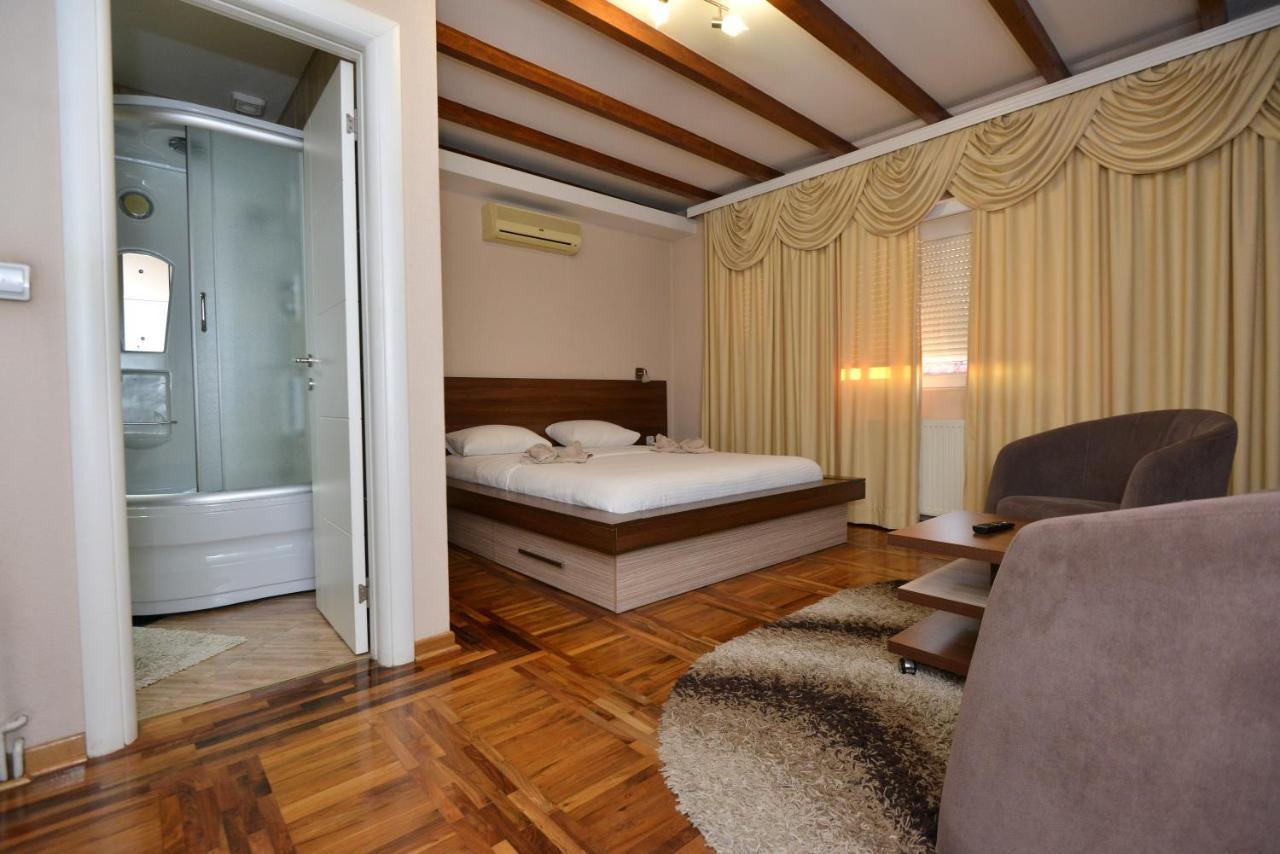 Garni Hotel Kaca クラグイェヴァツ エクステリア 写真