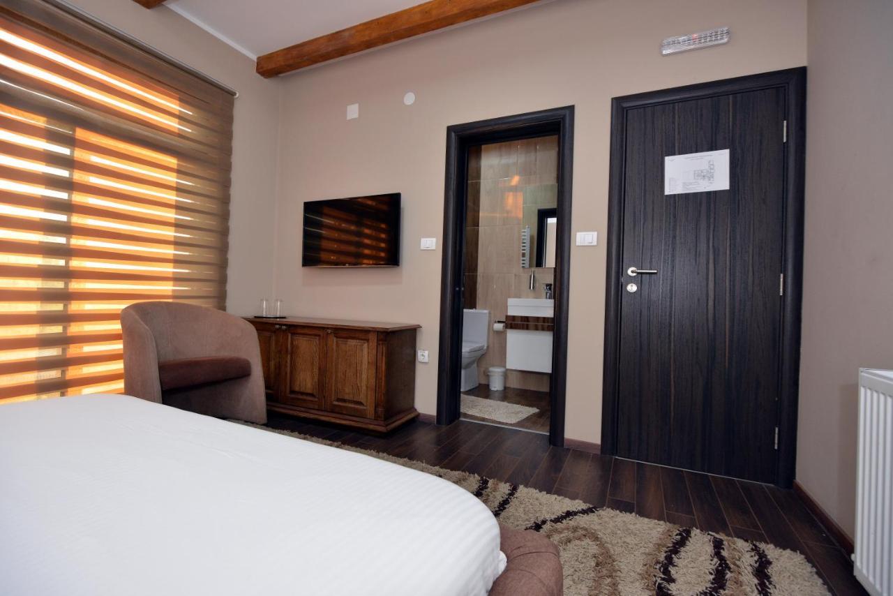 Garni Hotel Kaca クラグイェヴァツ エクステリア 写真