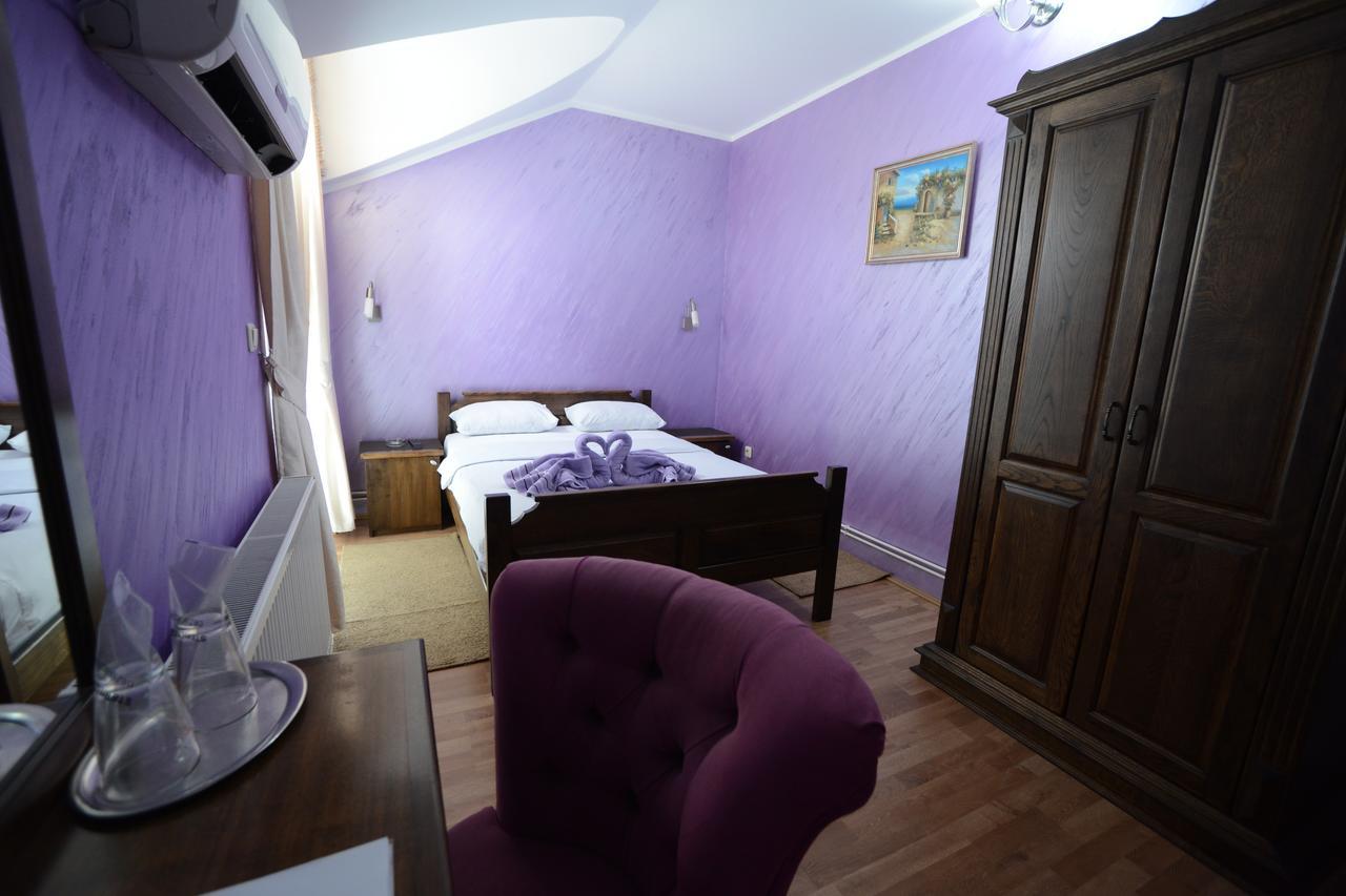 Garni Hotel Kaca クラグイェヴァツ エクステリア 写真